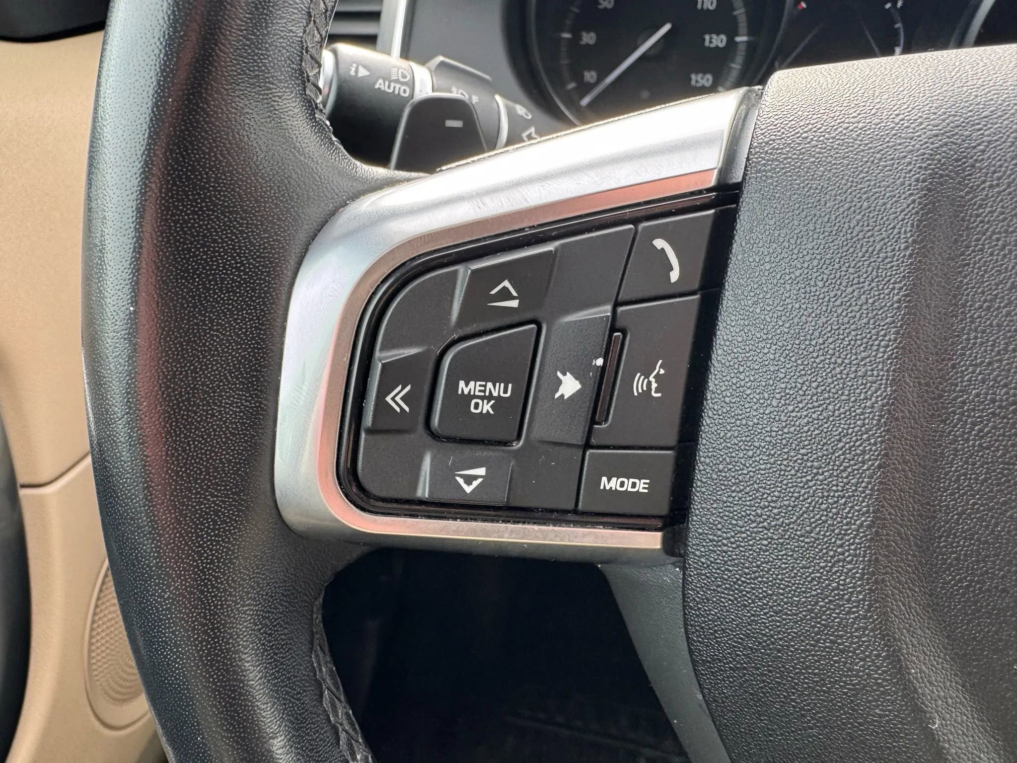 Used 2019 Land Rover Discovery Sport HSE image 28