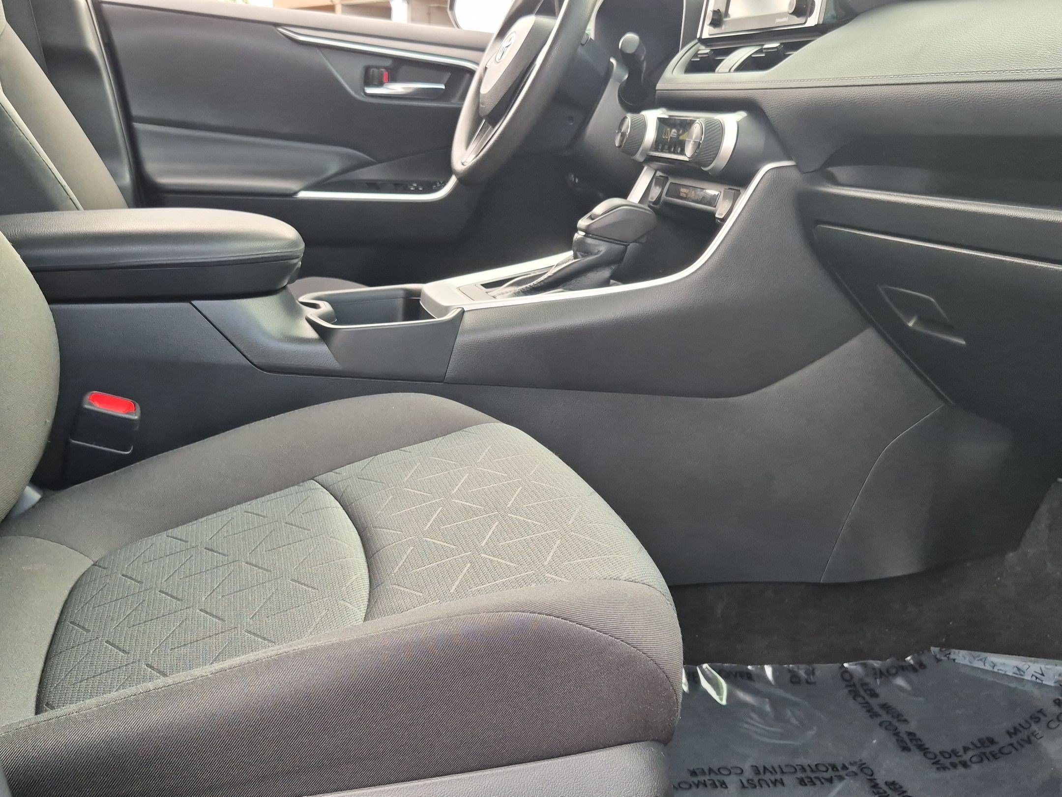 Used 2021 Toyota RAV4 XLE w/ Carpet Mat Package (TMS) FWD image 25