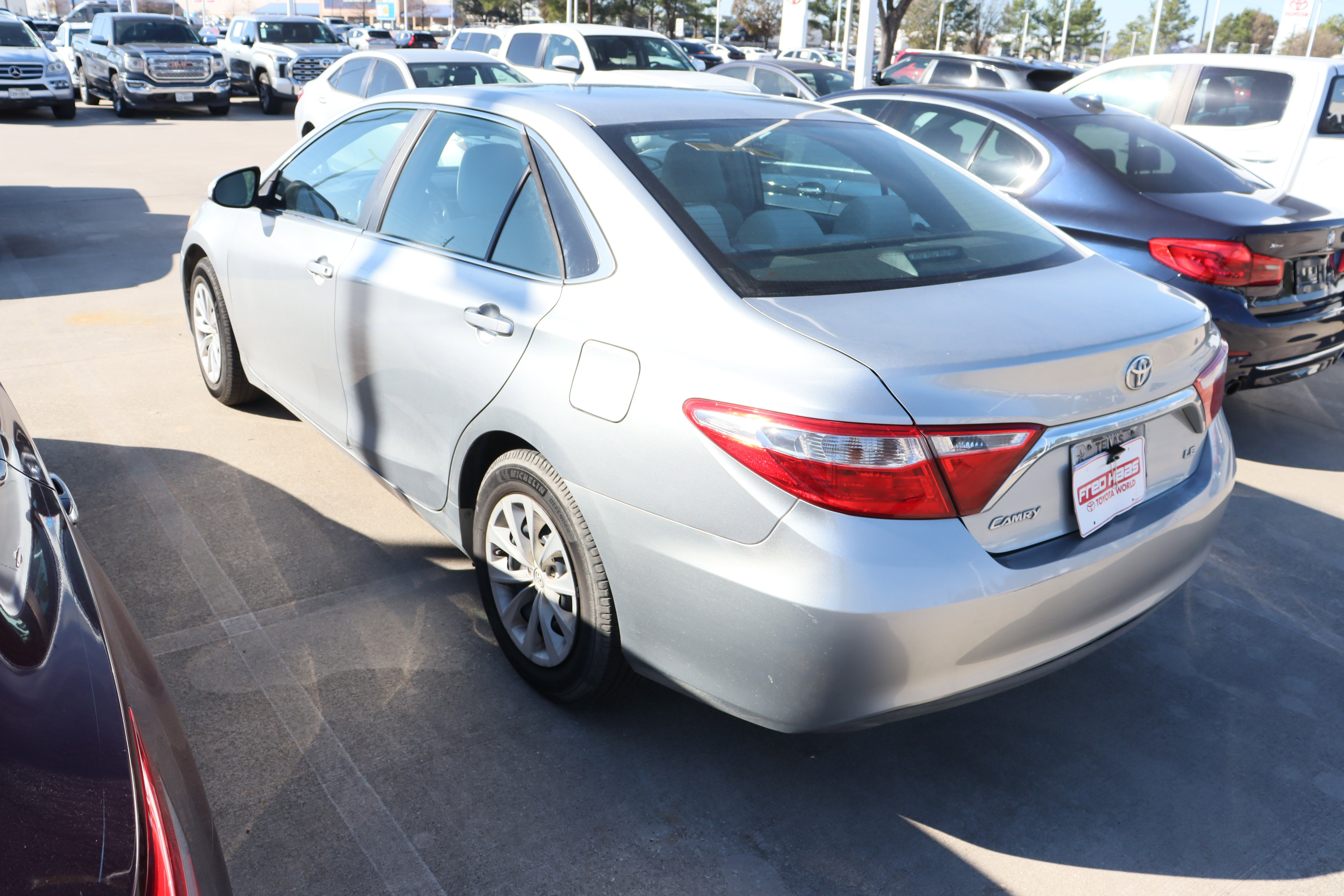 Used 2015 Toyota Camry LE image 8