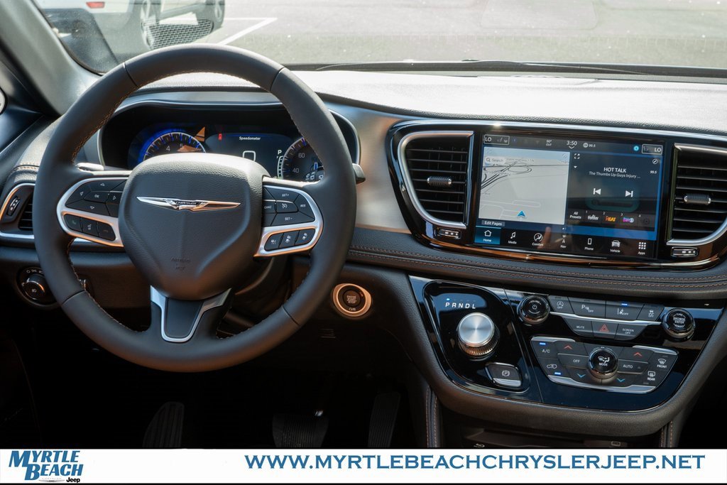 New 2026 Chrysler Pacifica Pinnacle image 15