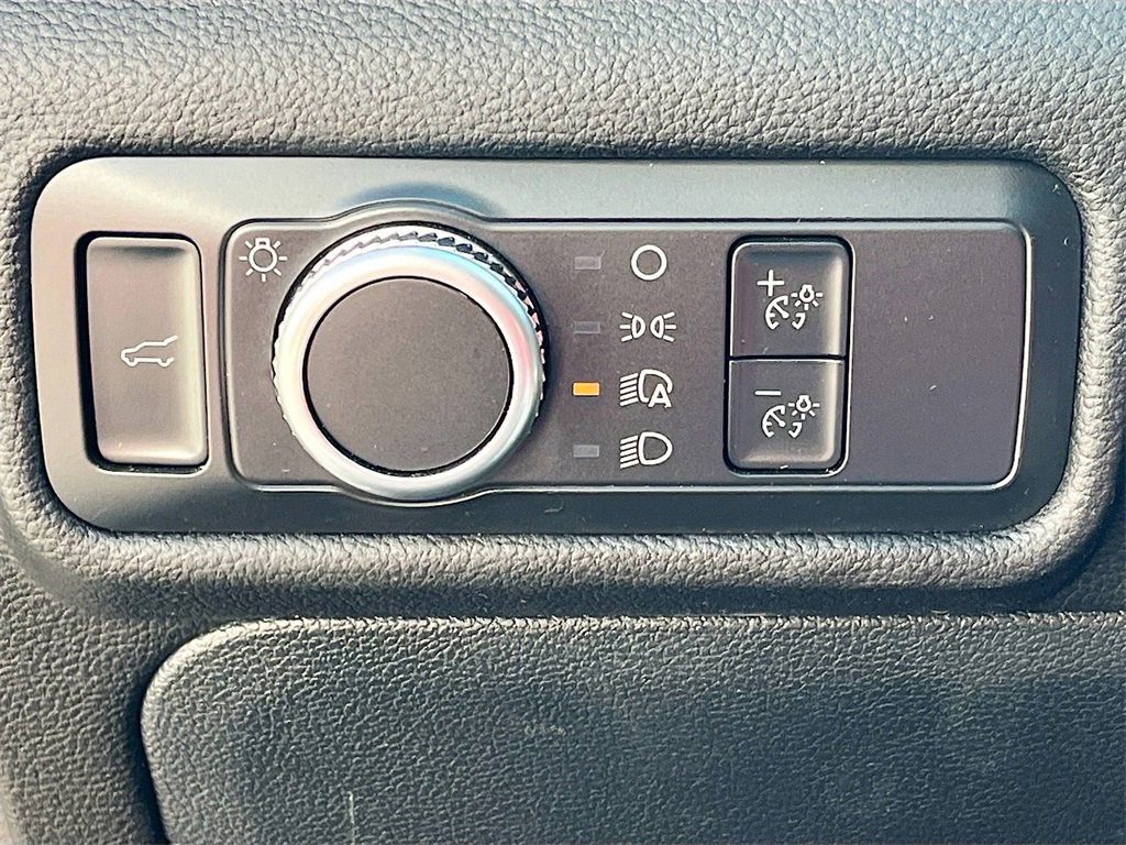 Used 2022 Ford Explorer XLT image 10