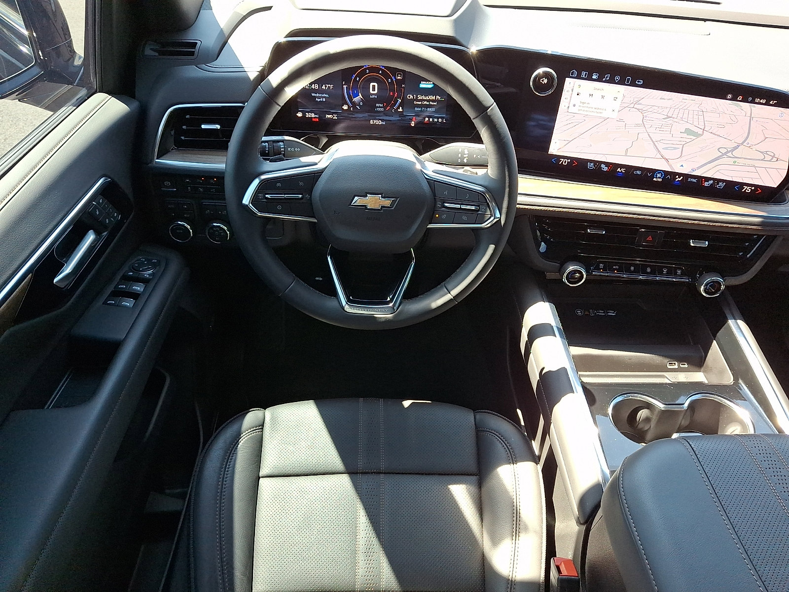 Used 2025 Chevrolet Tahoe High Country AWD/4WD image 4