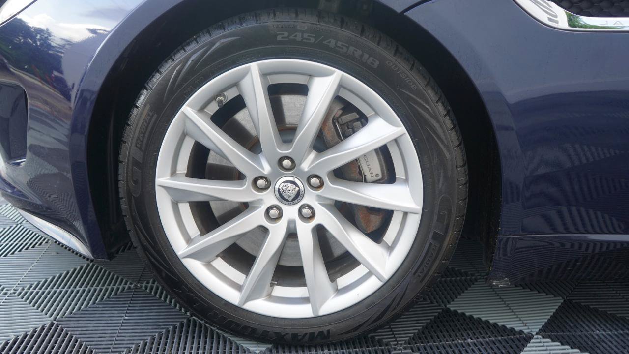 Used 2014 Jaguar F-TYPE Convertible RWD image 28