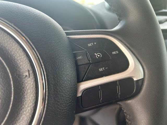 Used 2020 Jeep Renegade Latitude FWD image 16