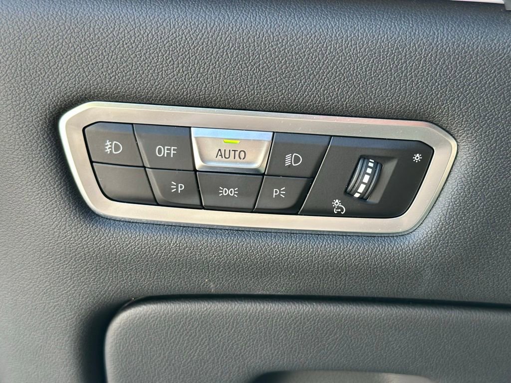 Used 2021 BMW X7 xDrive40i w/ M Sport Package AWD/4WD image 32