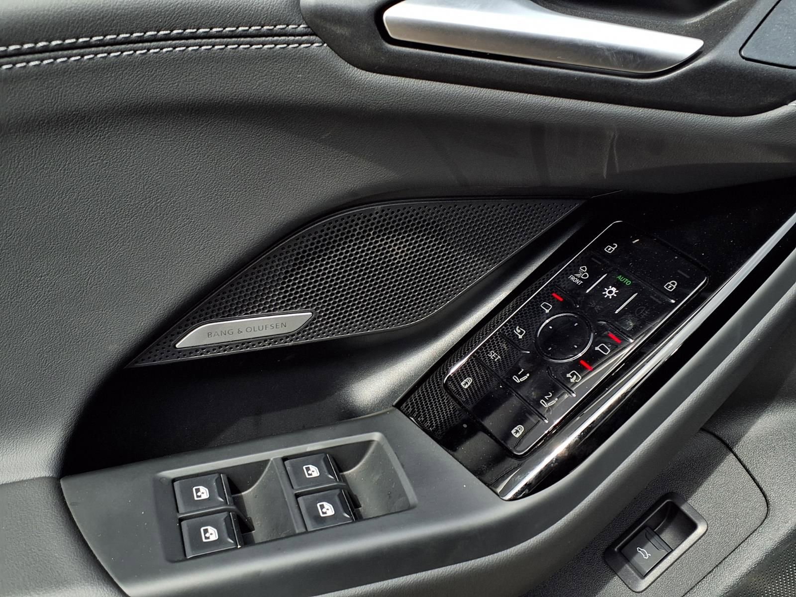 Used 2025 Audi A6 e-tron Premium Plus w/ Premium Plus image 16