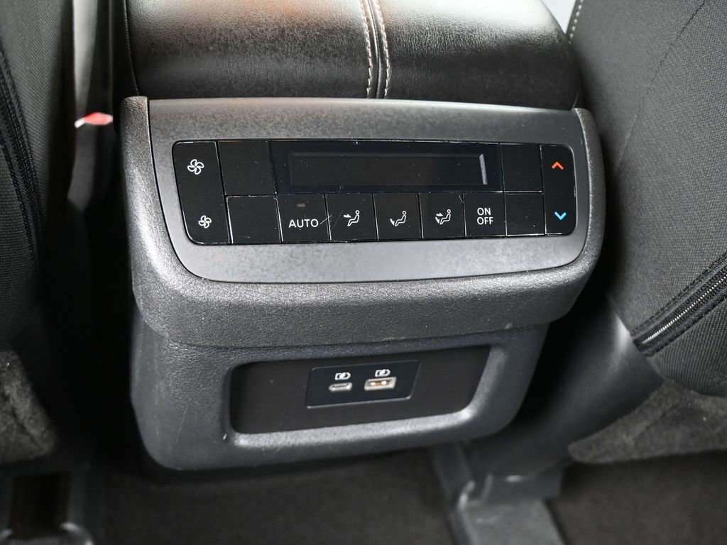 Used 2025 Nissan Pathfinder SV image 33