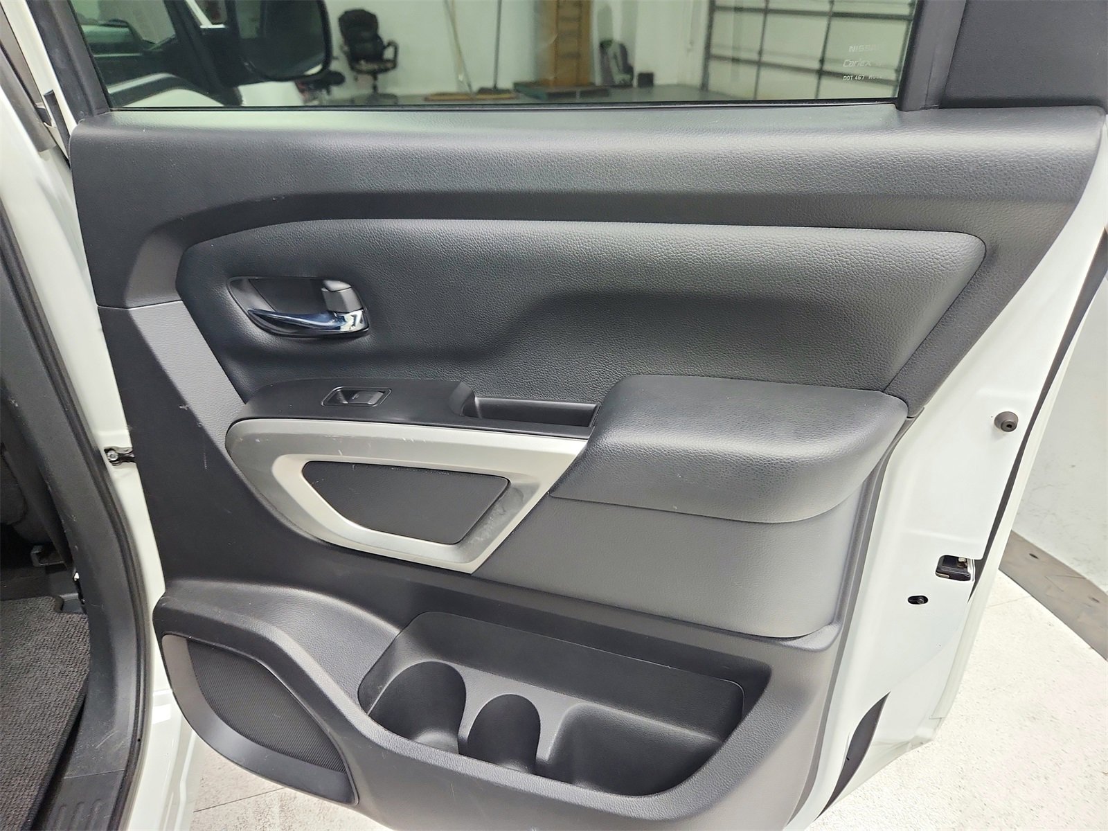 Used 2023 Nissan Titan SV image 35