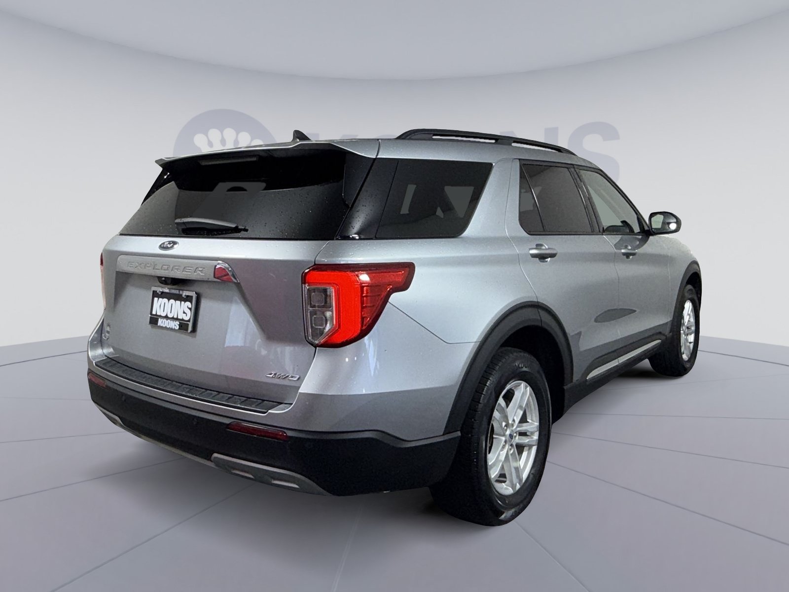Used 2023 Ford Explorer XLT w/ Equipment Group 202A AWD/4WD image 7