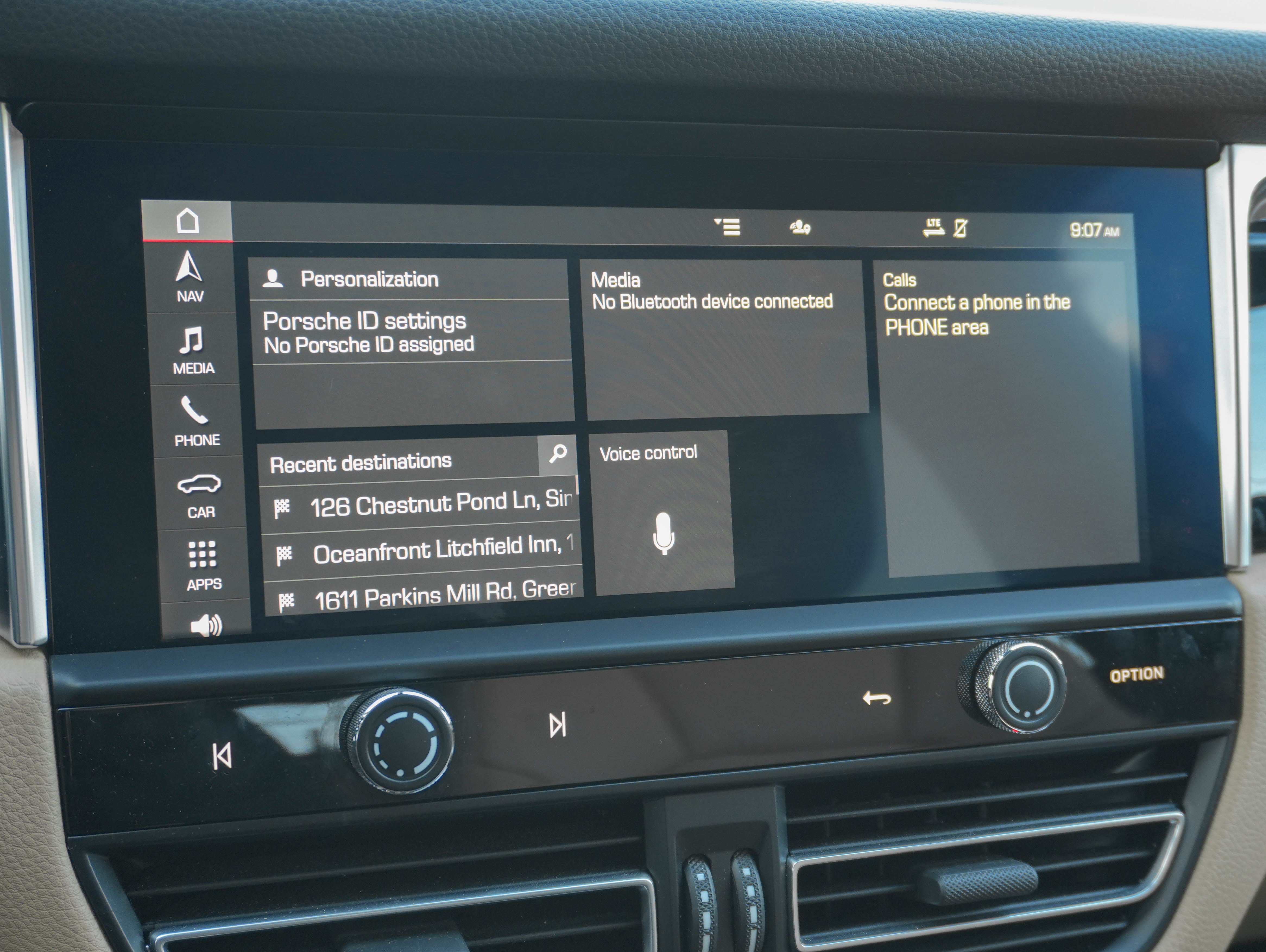 Used 2024 Porsche Macan image 25