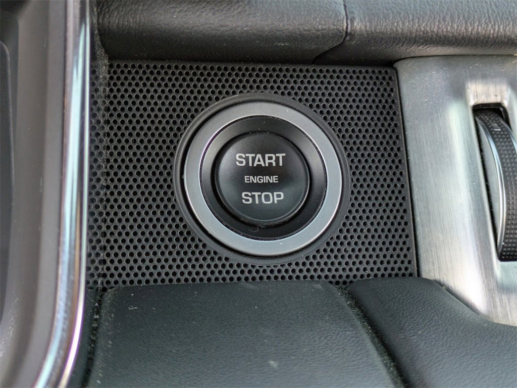 Used 2020 Land Rover Range Rover HSE image 32