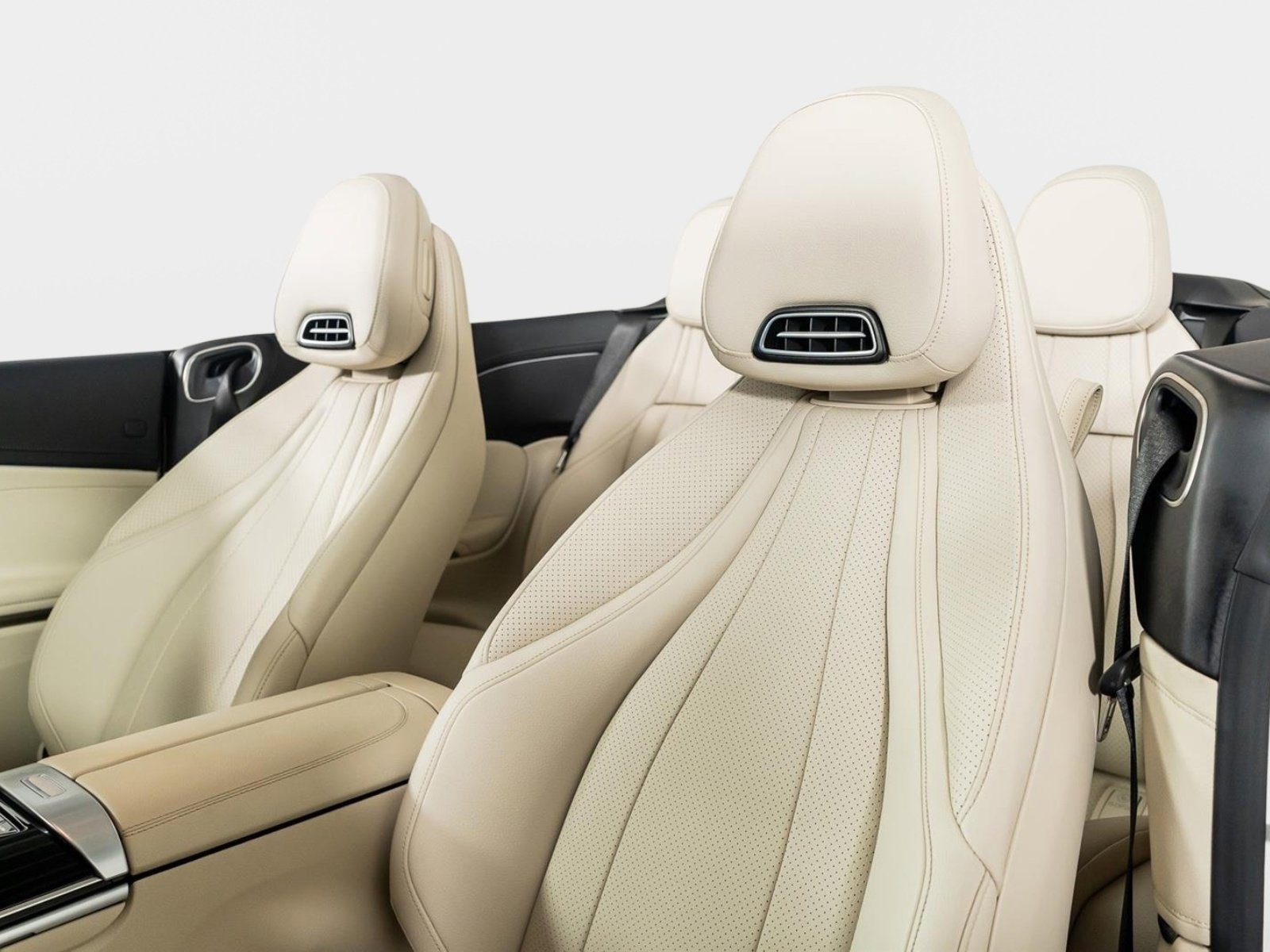 Used 2024 Mercedes-Benz CLE 300 4MATIC Cabriolet w/ Night Package image 3