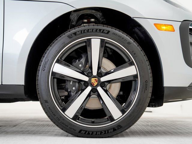 Certified 2025 Porsche Macan image 36