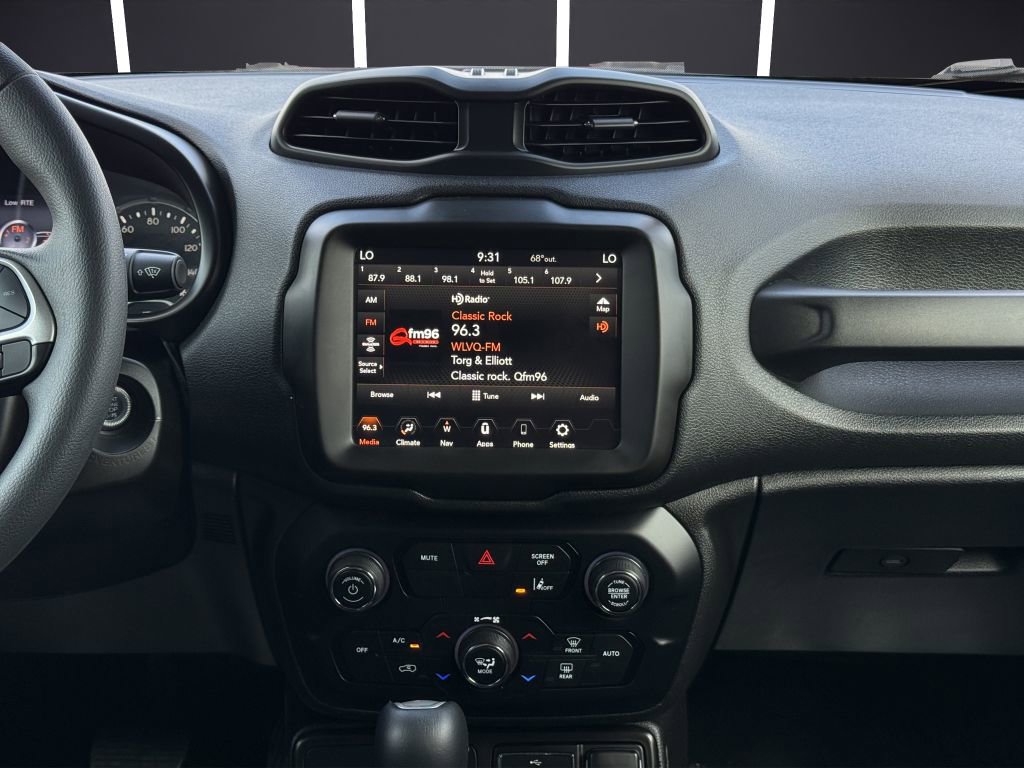 Used 2023 Jeep Renegade Latitude image 18