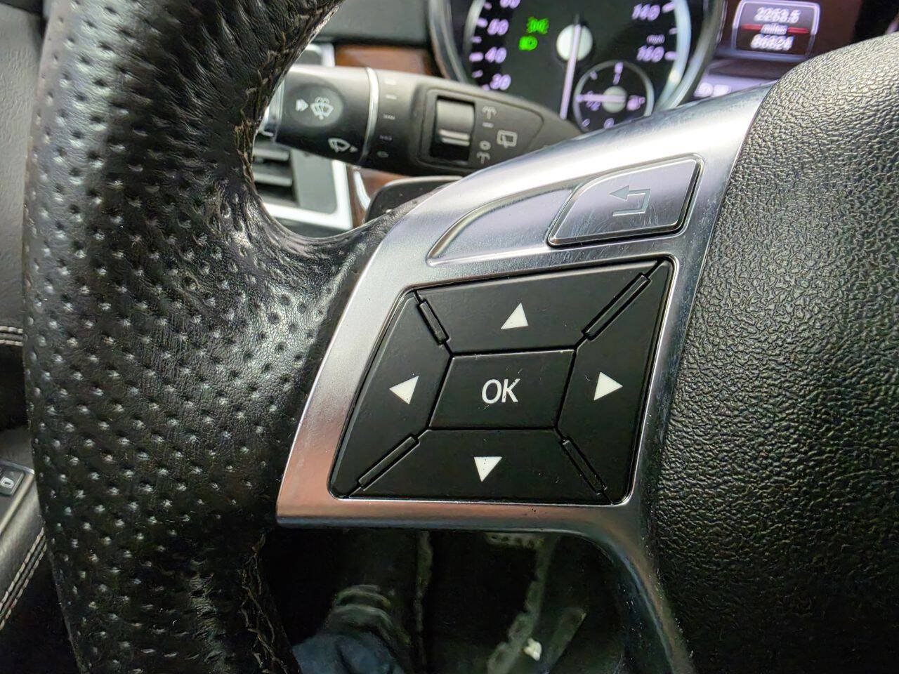 Used 2013 Mercedes-Benz ML 550 4MATIC image 25