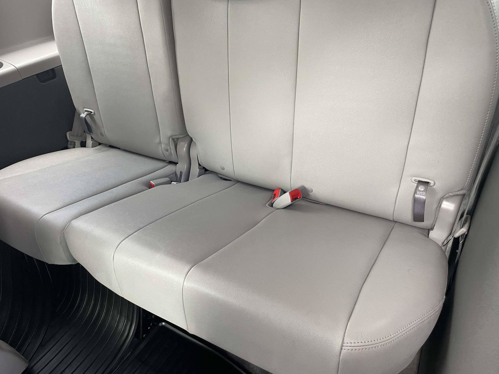 Used 2018 Toyota Sienna XLE w/ XLE Navigation Package AWD/4WD image 17