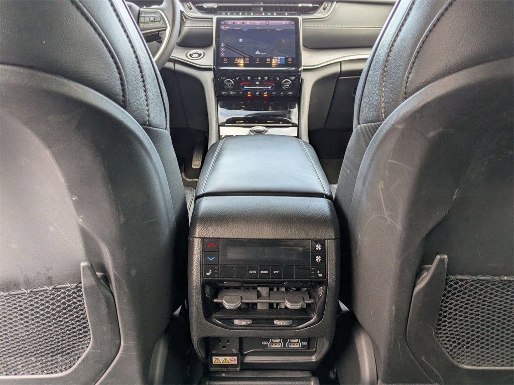 Used 2024 Jeep Grand Cherokee L Limited w/ Luxury Tech Group II image 32