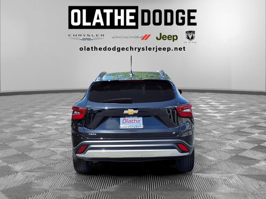 Used 2025 Chevrolet Trax LT FWD image 26