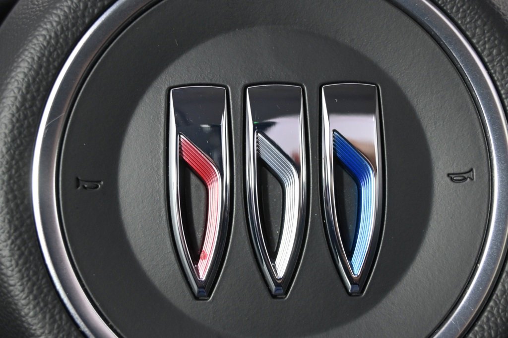 Used 2024 Buick Envision Avenir image 33