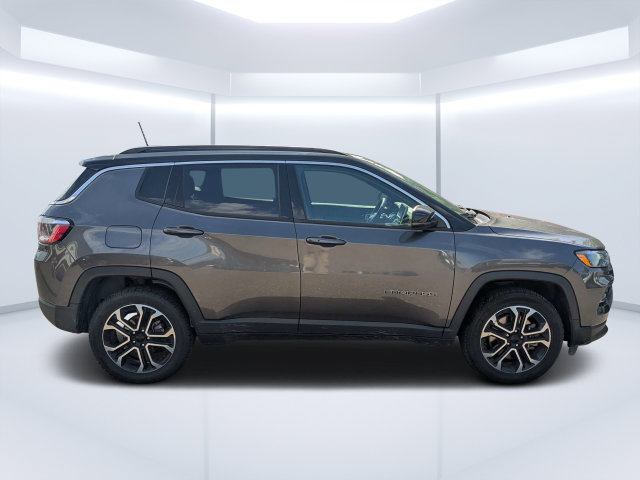 Used 2023 Jeep Compass Limited AWD/4WD image 2
