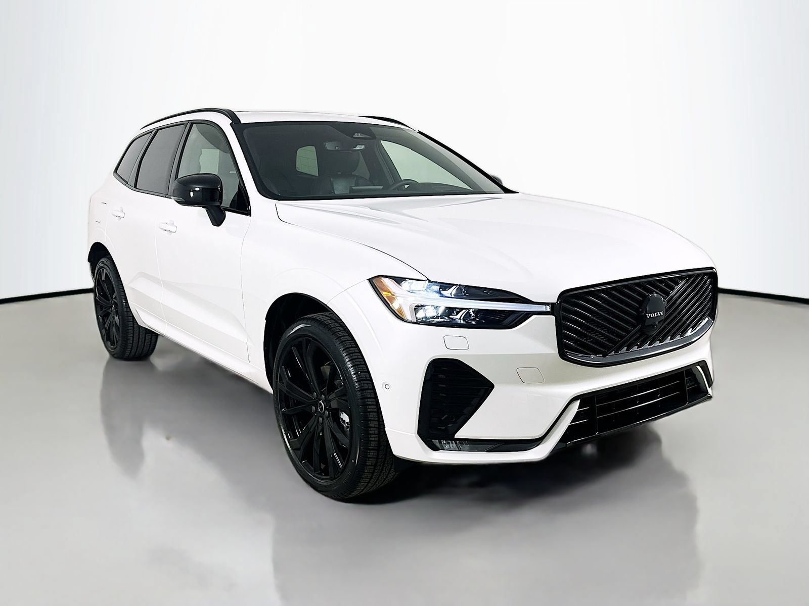 New 2026 Volvo XC60 B5 Ultra w/ Protection Package Premier AWD/4WD image 3