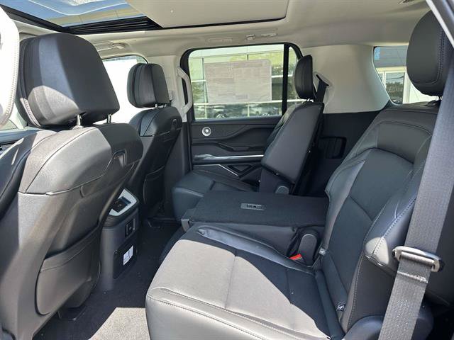 New 2027 Lincoln Navigator Reserve AWD/4WD image 9