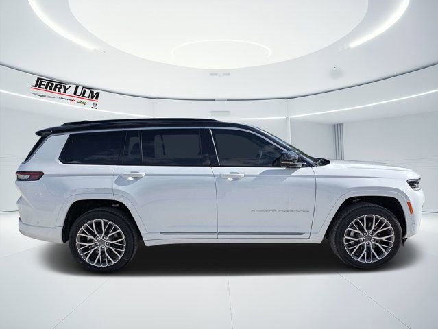 New 2026 Jeep Grand Cherokee L Summit w/ Advanced Protech Group IV AWD/4WD image 2