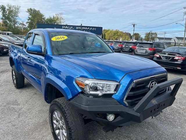 Used 2016 Toyota Tacoma SR5 w/ SR5 Appearance Package (SN)