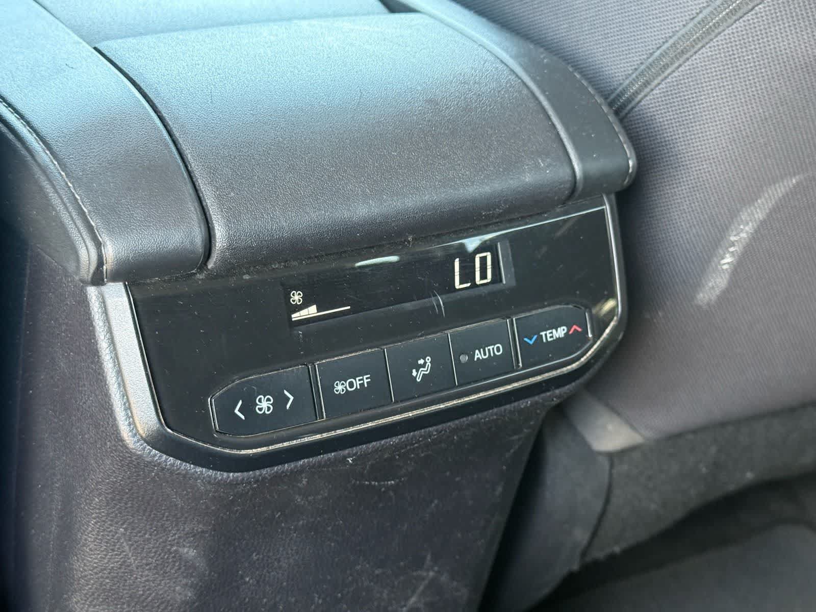 Used 2023 Toyota Highlander LE AWD/4WD image 14