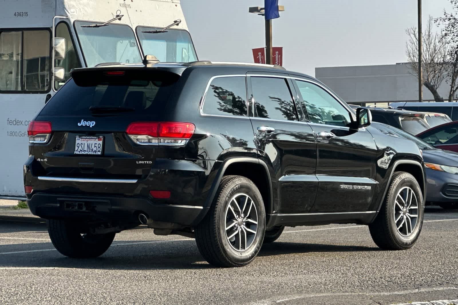 Used 2019 Jeep Grand Cherokee Limited w/ Luxury Group II image 2