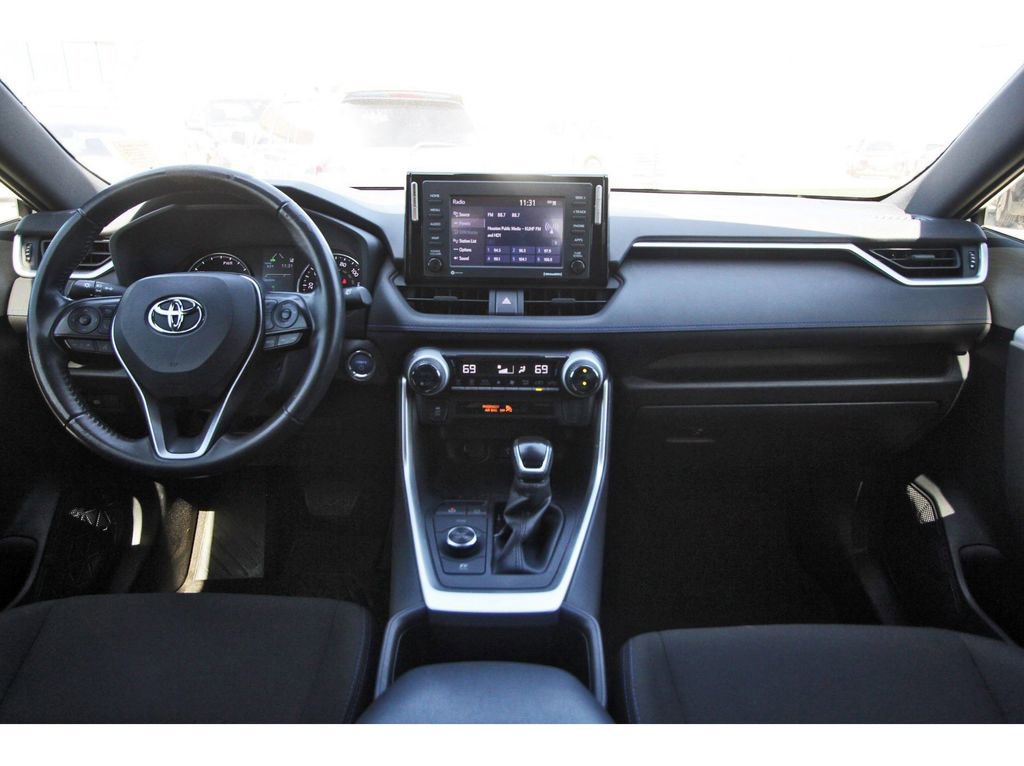 Used 2022 Toyota RAV4 SE image 12