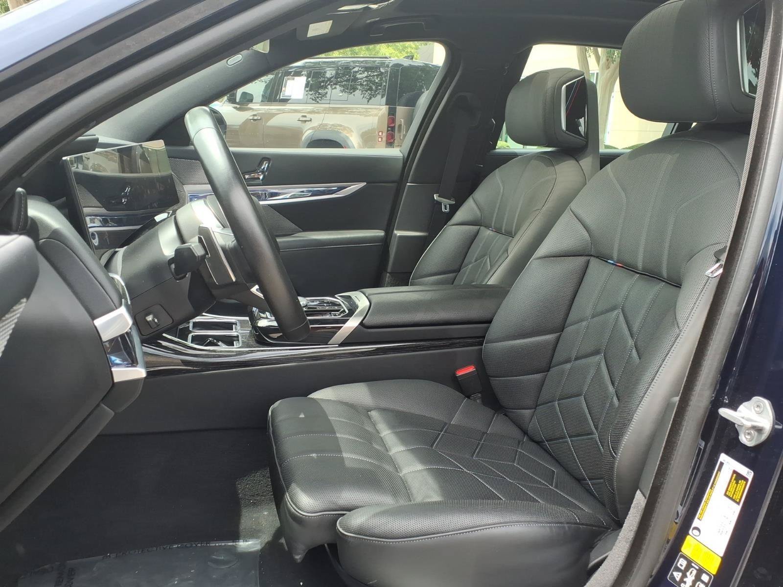 Used 2024 BMW 760i xDrive w/ Premium Package AWD/4WD image 21