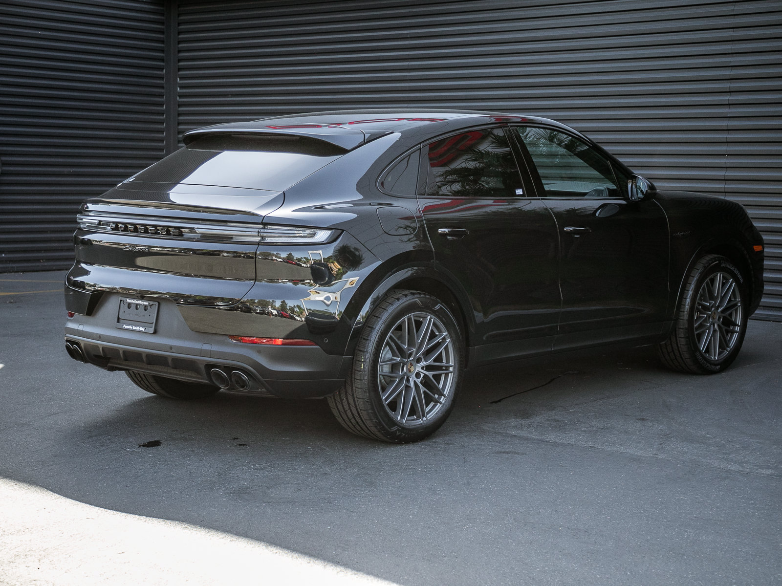 Certified 2025 Porsche Cayenne E-Hybrid Coupe AWD/4WD image 10