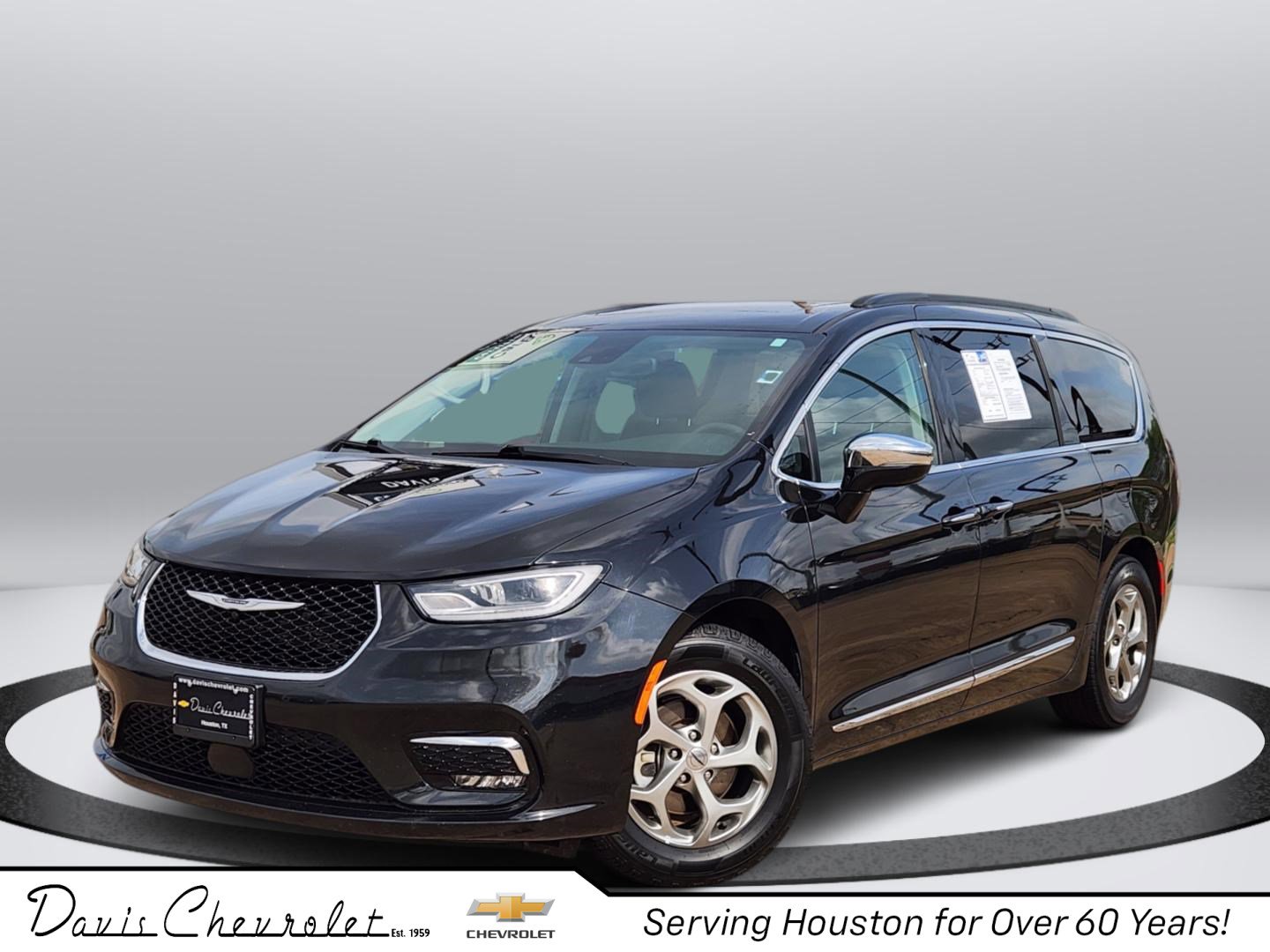 Used 2023 Chrysler Pacifica Limited FWD image 1