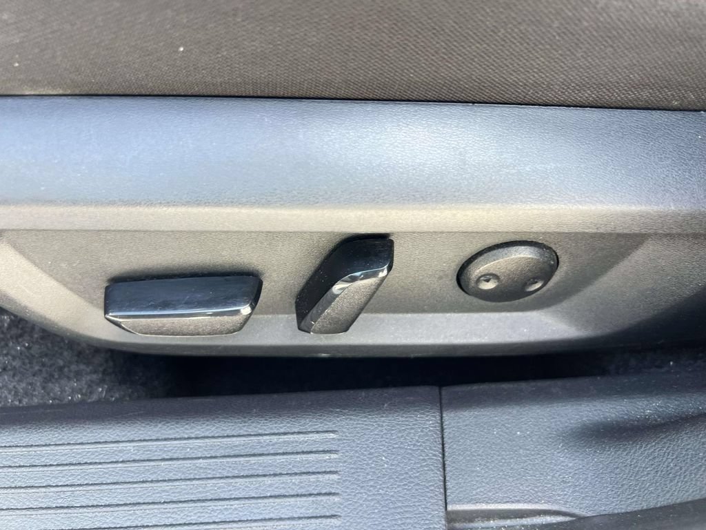 Used 2024 Nissan Rogue SV AWD/4WD image 18