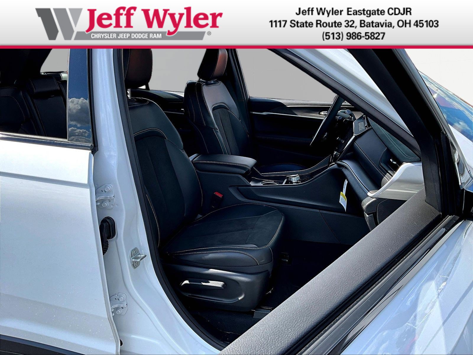 New 2026 Jeep Grand Cherokee Altitude AWD/4WD image 19