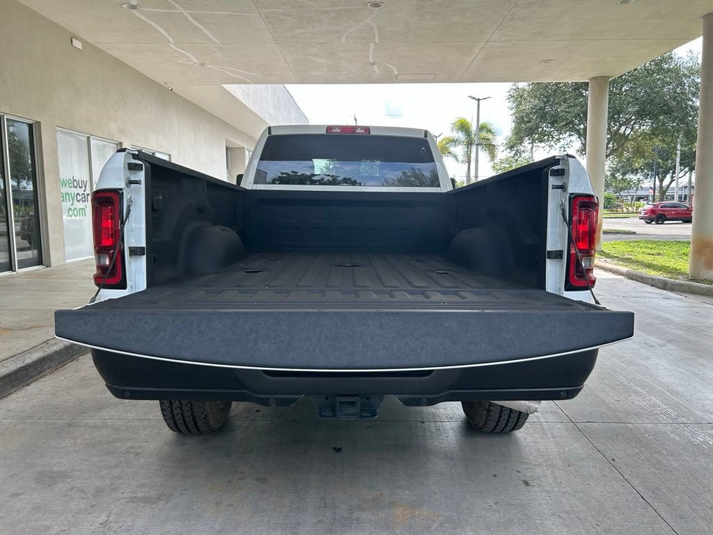 Used 2025 RAM 3500 Tradesman w/ Bed Convenience Group AWD/4WD image 32