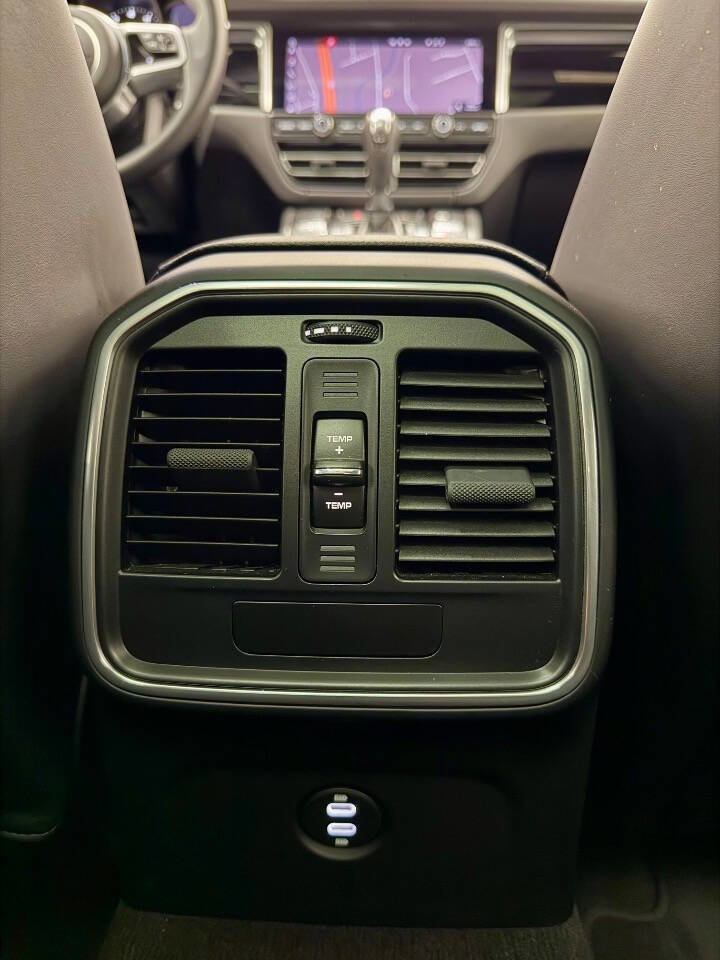 Used 2021 Porsche Macan image 26