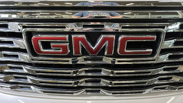 Used 2022 GMC Sierra 1500 Denali w/ Denali Reserve Package AWD/4WD image 8