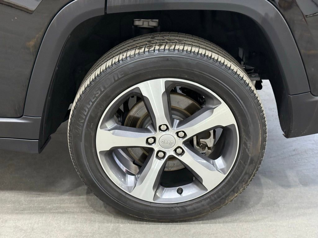 Used 2023 Jeep Grand Cherokee L Limited w/ Luxury Tech Group II image 47