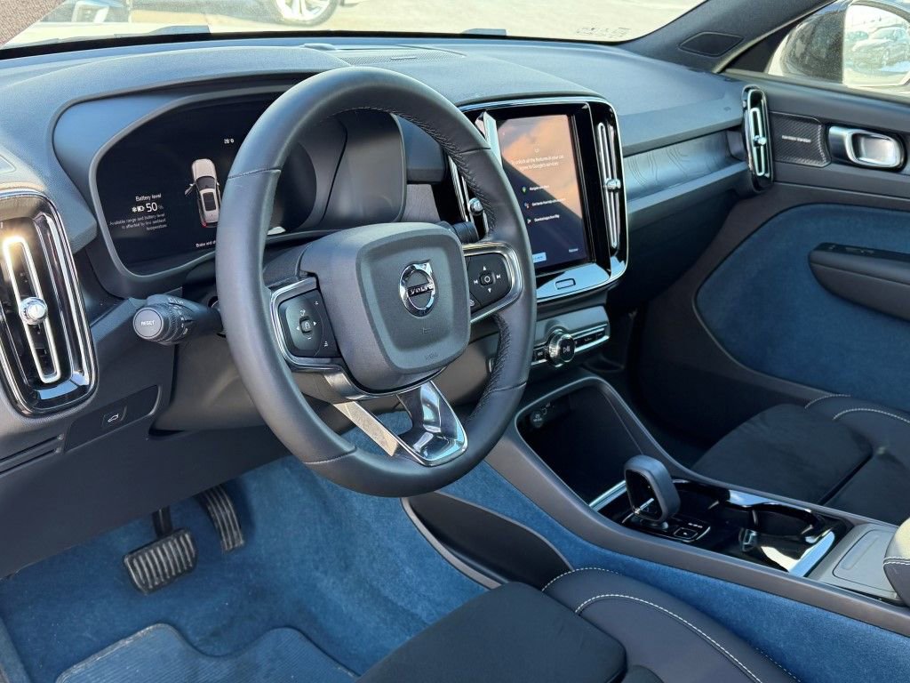 Used 2023 Volvo XC40 Recharge Ultimate image 22