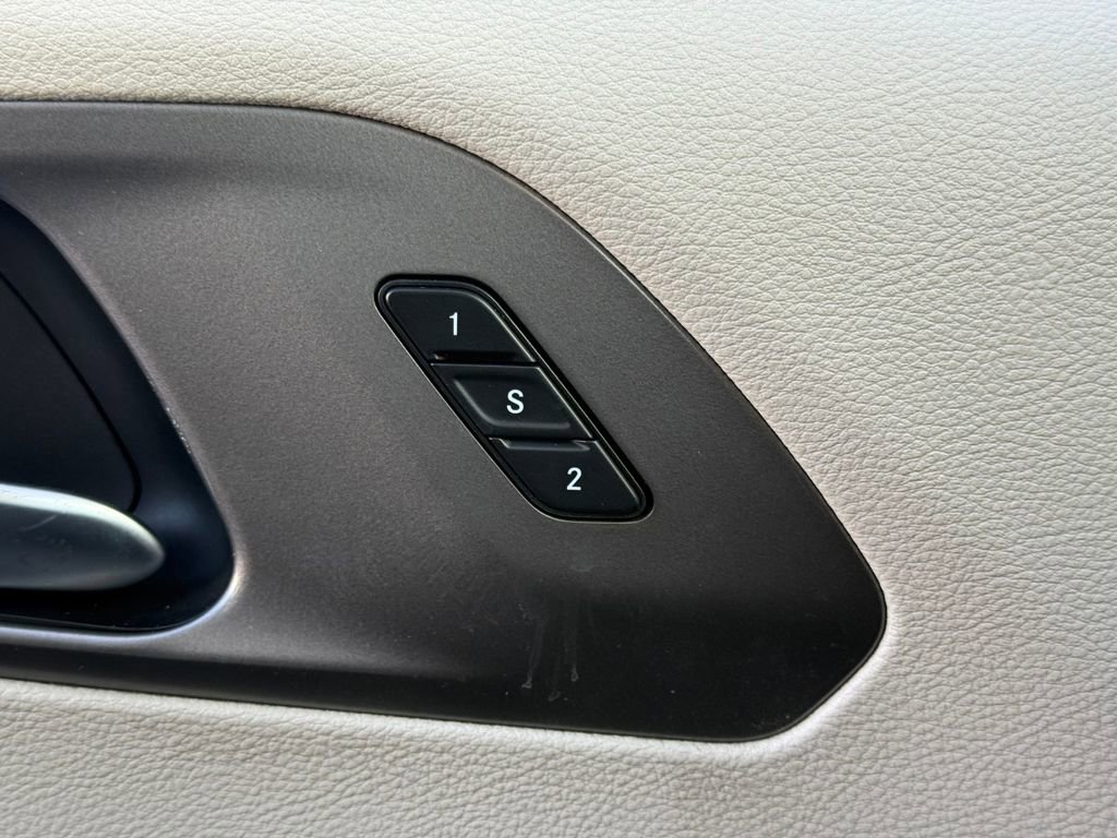 Used 2021 Chrysler Pacifica Touring-L image 18