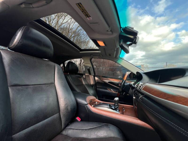 Used 2013 Lexus LS 460 w/ Comfort Pkg RWD image 14