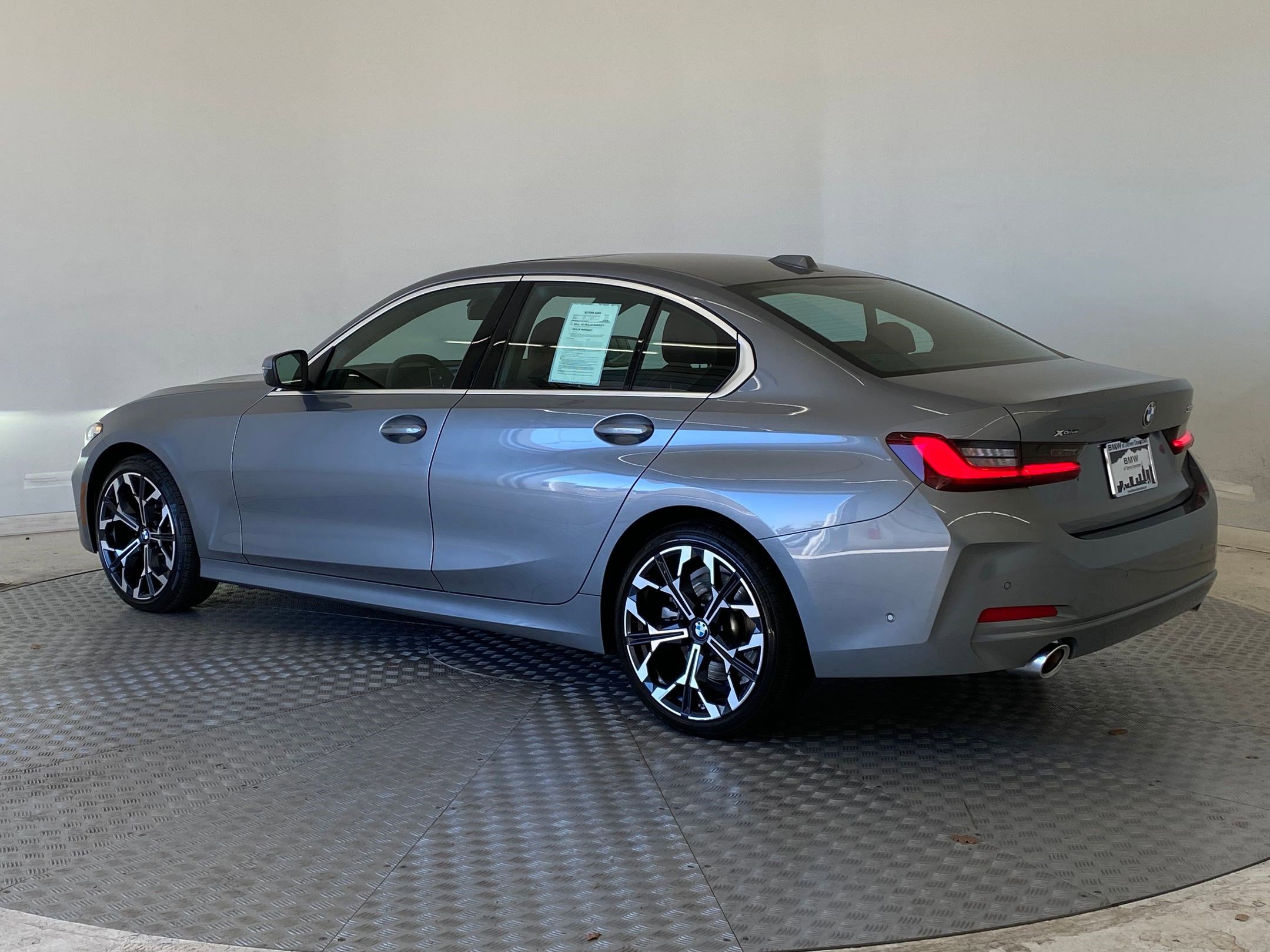 Used 2025 BMW 330i xDrive Sedan image 3