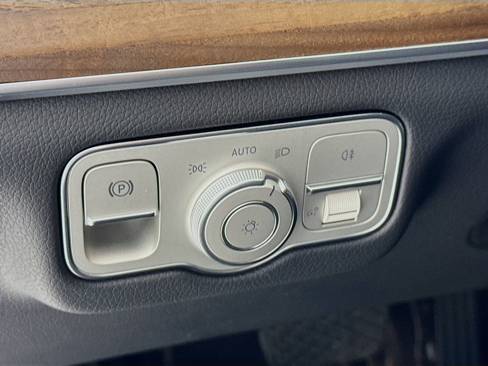 Certified 2025 Mercedes-Benz GLE 350 4MATIC image 11