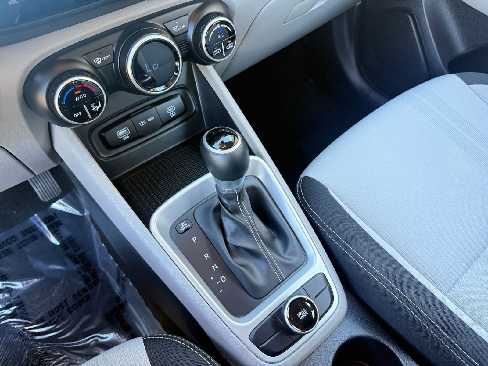 Used 2025 Hyundai Venue SEL image 43