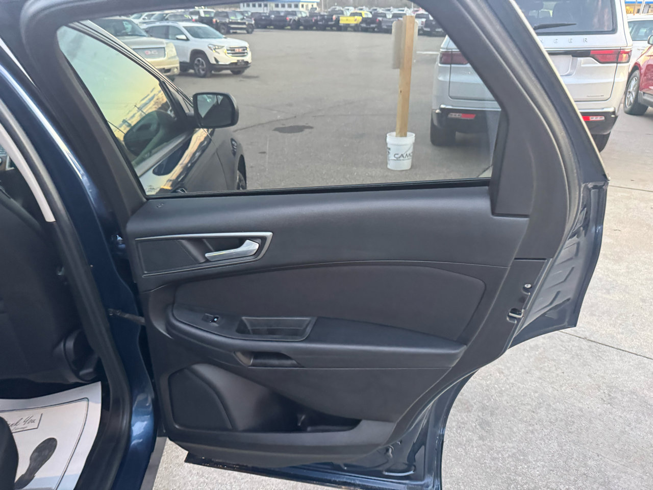 Used 2017 Ford Edge SE image 16