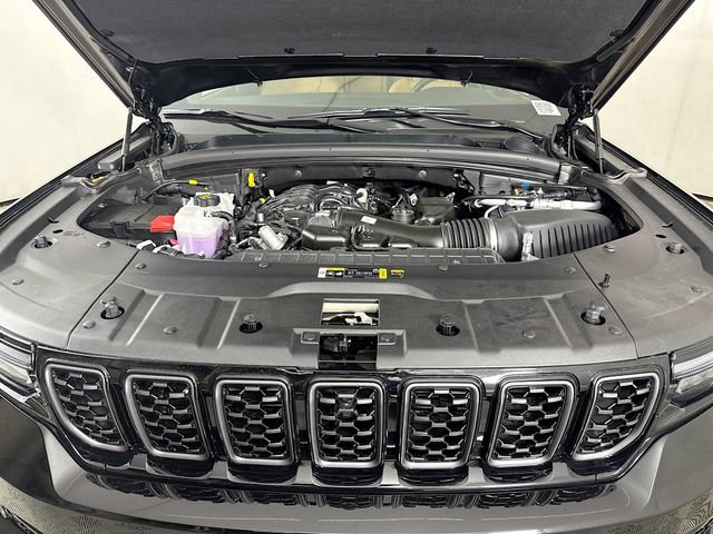 Used 2025 Jeep Grand Cherokee Summit w/ Obsidian Package AWD/4WD image 31