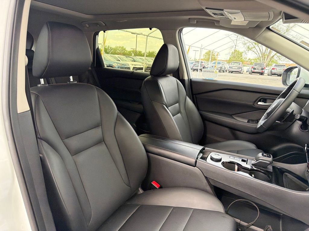 Used 2024 Nissan Rogue SV w/ SV Premium Package image 52