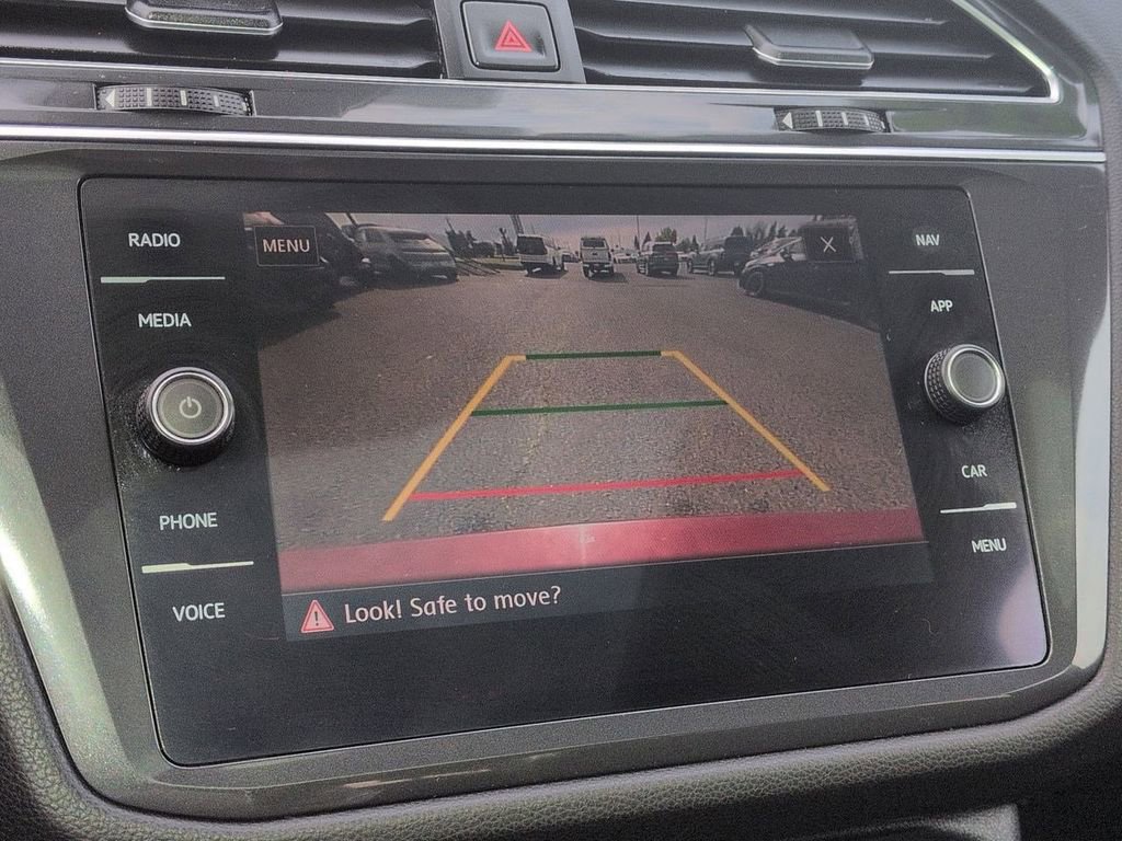 Used 2020 Volkswagen Tiguan SEL w/ 3rd Row Seat Package AWD/4WD image 19